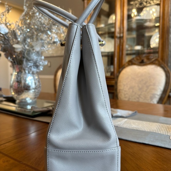 Tory Burch Robinson Tote in Mercury Gray Excellent Condition! - Picture 6 of 13
